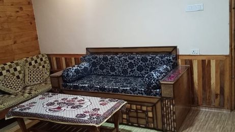 SnowLine View Homestay::Drawing Room