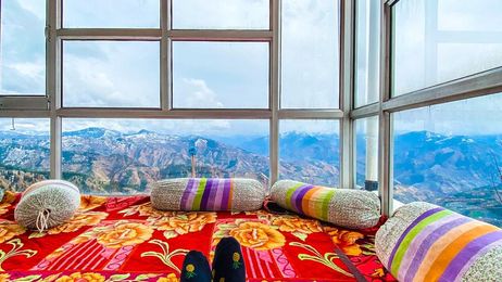 SnowLine View Homestay::Glass Room